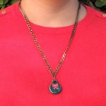 collar esferita navideña